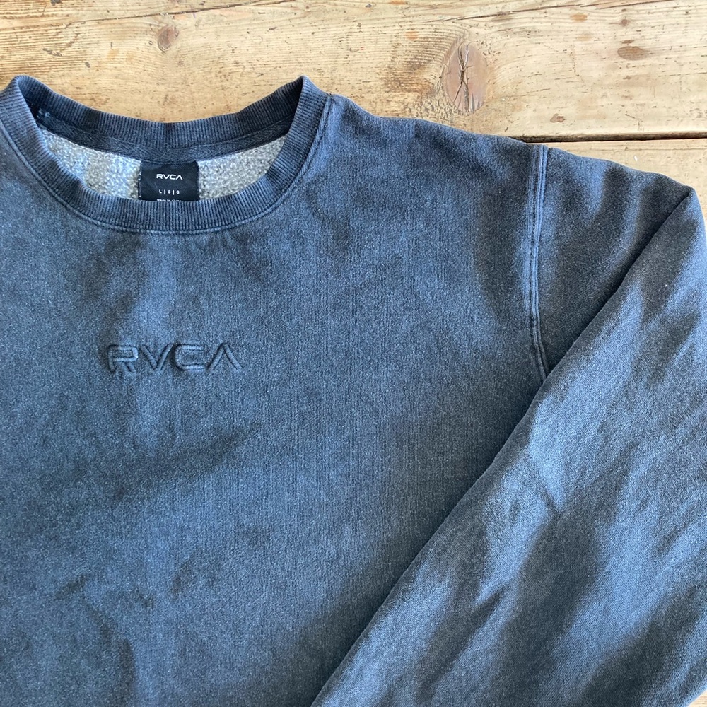 RVCA men grey crewneck sweatshirt, size L with a vintage wash.